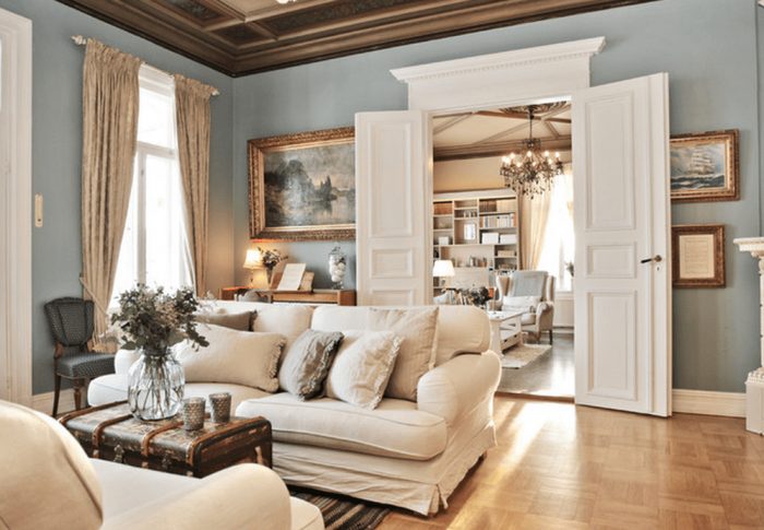 Goldene Beleuchtung für das Wohnzimmer: Luxus pur!