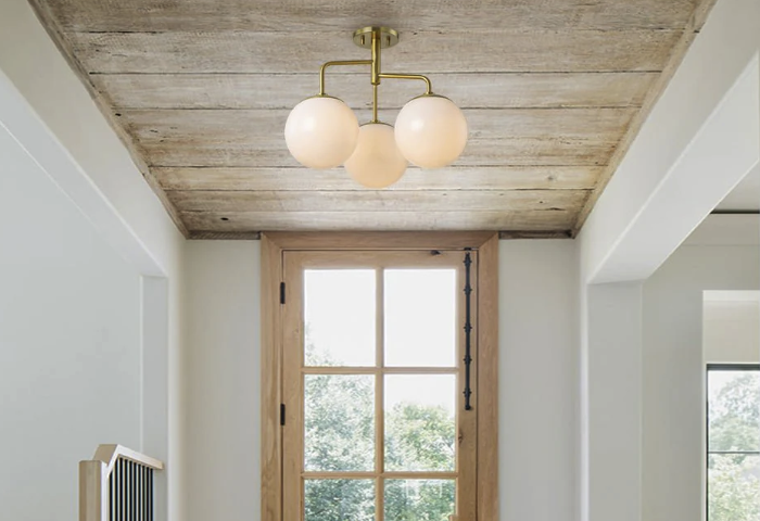 Mid-Century Modern 3-Licht Flush Mount Deckenlampe mit weichem weißen Seidenschirm für Schlafzimmer und Küche