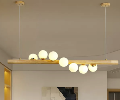 Moderne Studienzimmer mit schwebender Glaskugel-Pendelleuchte