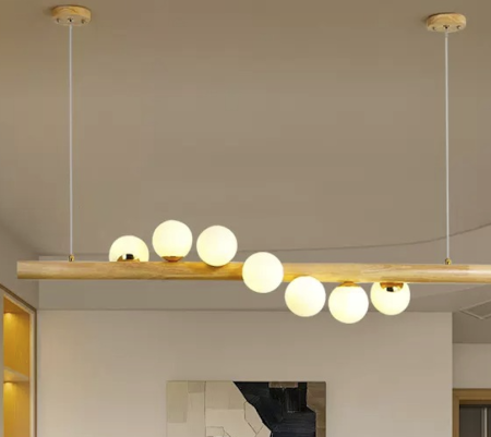 Moderne Studienzimmer mit schwebender Glaskugel-Pendelleuchte