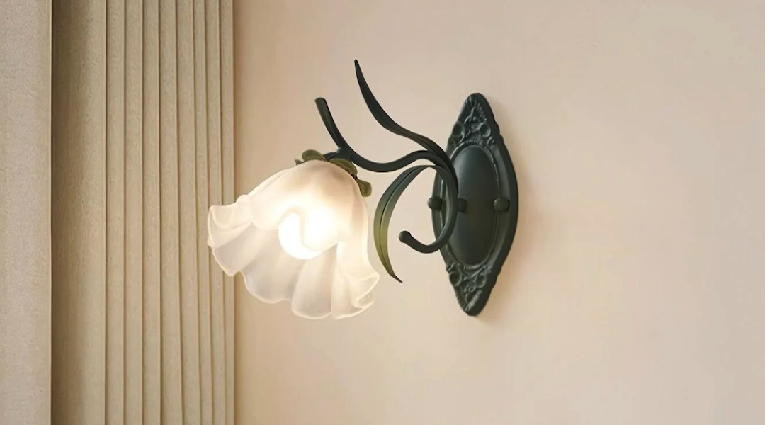 Die elegante Octavia Blumenstrauß Wandlampe: Ein Hauch von Luxus