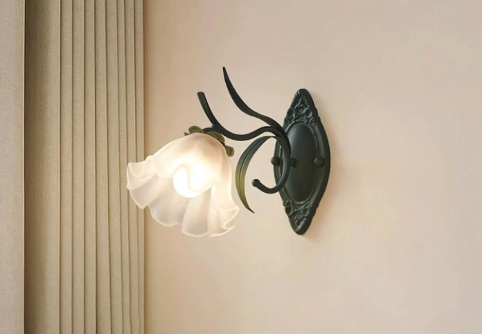 Die elegante Octavia Blumenstrauß Wandlampe: Ein Hauch von Luxus