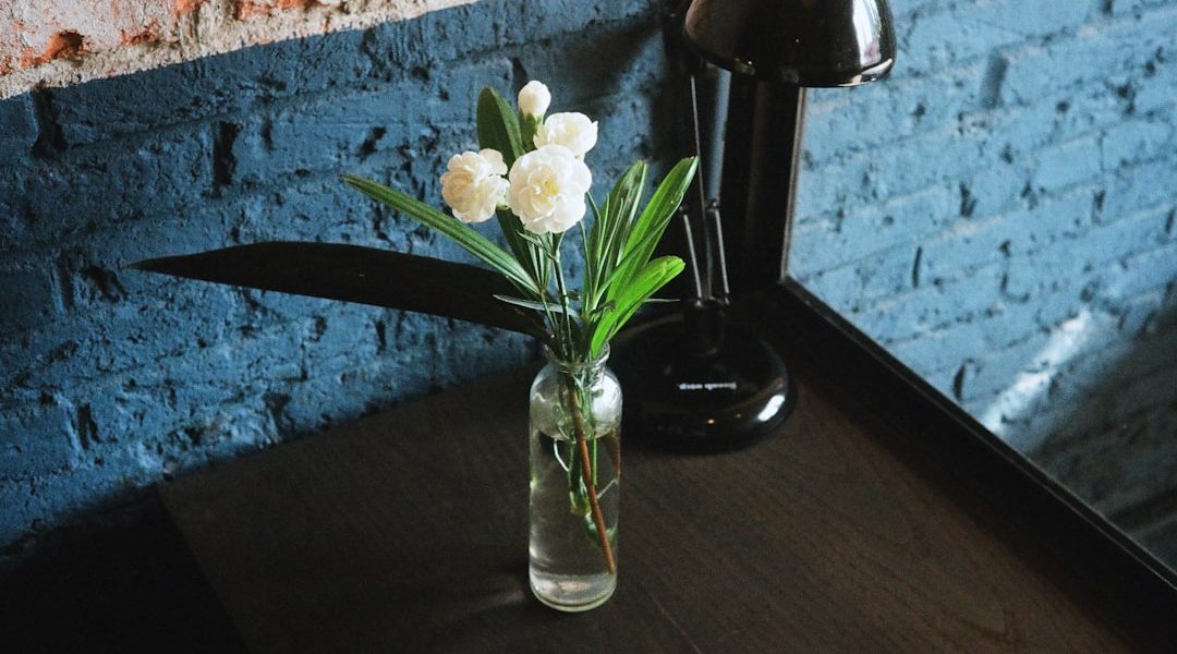 Die elegante Octavia Blumenstrauß Wandlampe: Ein Hauch von Luxus
