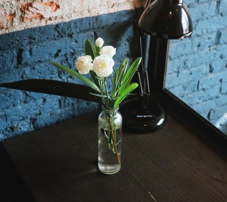 Die elegante Octavia Blumenstrauß Wandlampe: Ein Hauch von Luxus