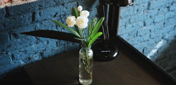 Die elegante Octavia Blumenstrauß Wandlampe: Ein Hauch von Luxus