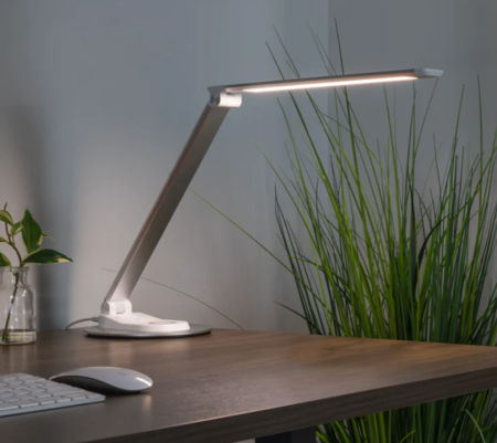 Moderne Schreibtischlampe mit eingebauter Batterie: Eine praktische Lösung