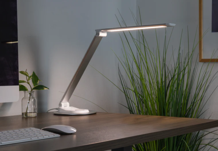 Moderne Schreibtischlampe mit eingebauter Batterie: Eine praktische Lösung