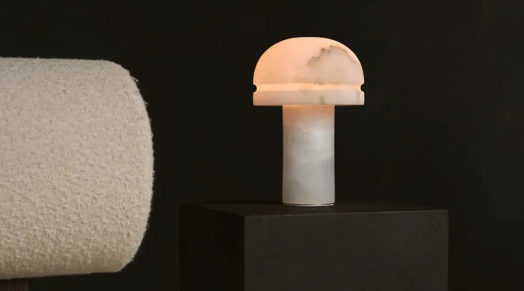 Die Eleganz des Alabaster-Minimalist-Tischlampen-Designs