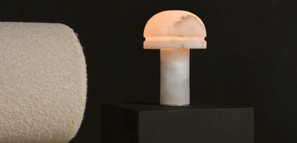 Die Eleganz des Alabaster-Minimalist-Tischlampen-Designs