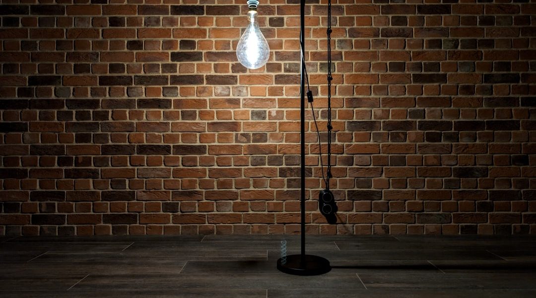 Industrielle freiliegende Schrauben-Stehlampe