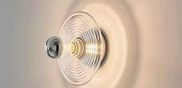 Veredeln Sie Ihr Wohnzimmer mit einer dekorativen Ätzglas-Wandlampe